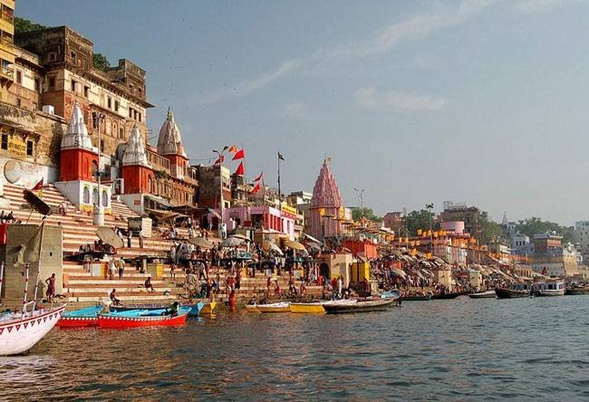 वाराणसी में नाव पलटने से छह यात्री नदी में गिरे,सभी सुरक्षित Sarwadhik News