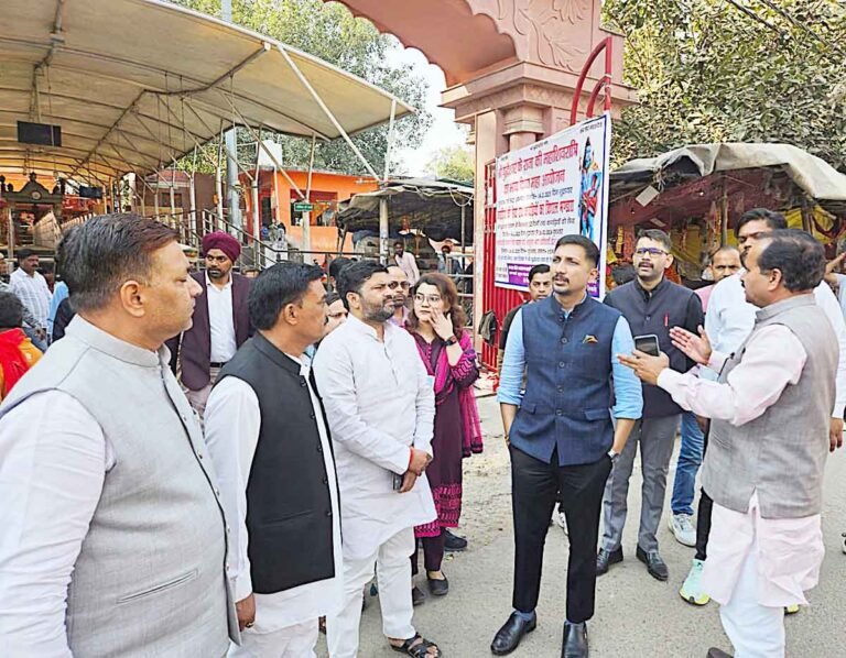 DM Vishakh Ji Nirikshan महाशिवरात्रि को लेकर डीएम ने मंदिरों में परखीं व्यवस्थाएं