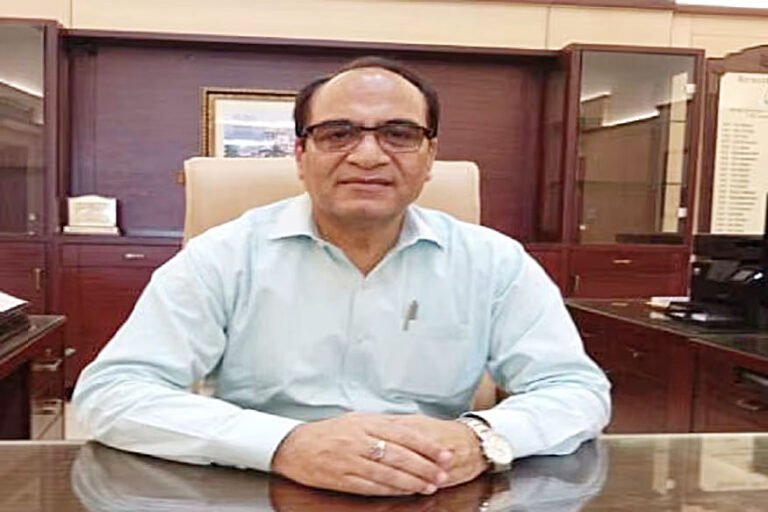 Dr MLB Bhatt Sarwadhik news cancer day बेतुकी लाइफ स्टाइल से बढ़ता है कैंसर का खतरा डॉ. भट्ट