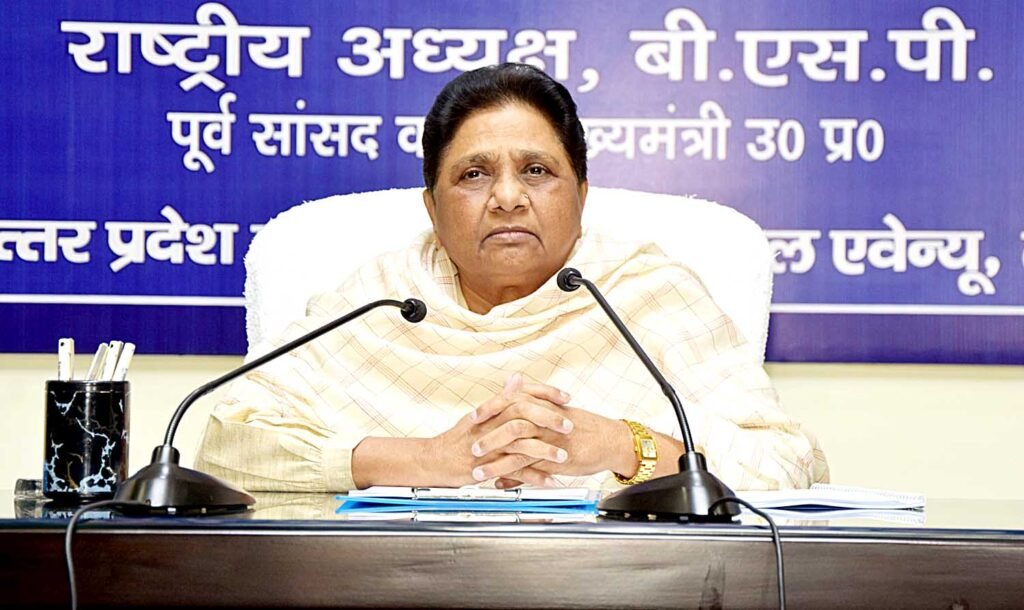 आरक्षण को लेकर नहीं बदलने देंगे संविधान मायावती Mayawati News Sarwadhik News