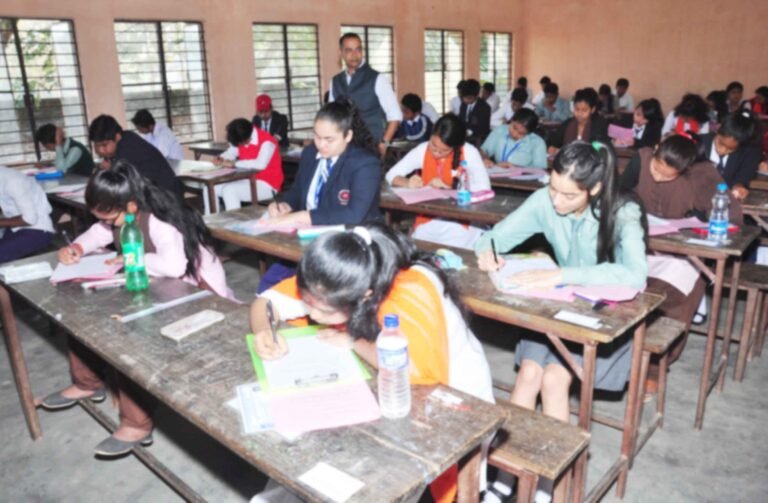 UP Board Exam 2025 sarwadhik news यूपी बोर्ड परीक्षाएं सोमवार से, केंद्रों पर रहेगी कड़़ी सुरक्षा