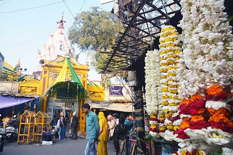 mahashivratri 2025 sarwadhik news महाशिवरात्रि पर सज गए शिवालय mankameshwar