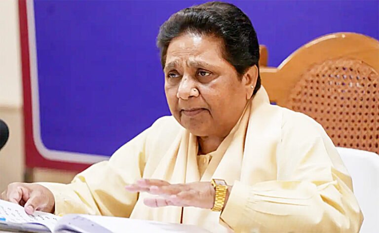 mayawati bsp sarwadhik news बसपा में स्वार्थ, रिश्ते-नाते महत्वहीन मायावती