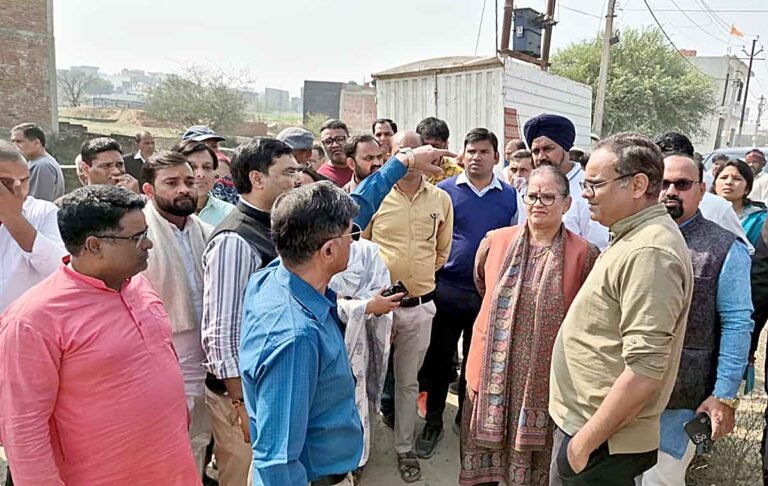 sushma kharkwal mahapaur सीवर की समस्या का जल्द होगा निदान सुषमा खर्कवाल 1