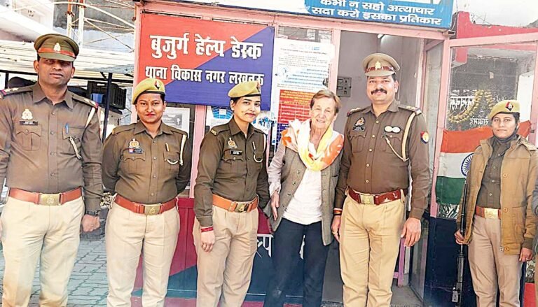 vikasnagar police sarwadhik news विकासनगर पुलिस ने विदेशी महिला का खोया हुआ मोबाइल खोज निकला