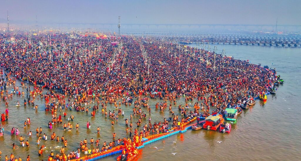 महाकुंभ से भावुक होकर विदा हो रहे श्रद्धालु Sarwadhik News