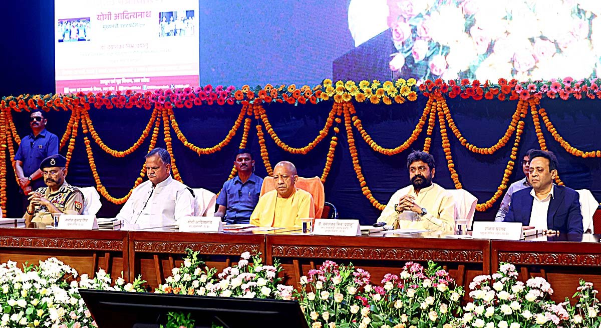 Cm Yogi adityanath योगी ने कहा देश सेवा नारों या भाषणों से नहीं, बल्कि कर्तव्यों के निर्वहन से होती है sarwadhik news 2