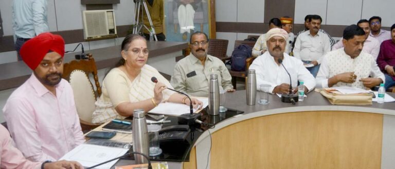 lucknow nagar nigam कार्यकारिणी समिति की बैठक में महापौर की निधि घटी, पार्षदों की बढ़ी sarwadhik news