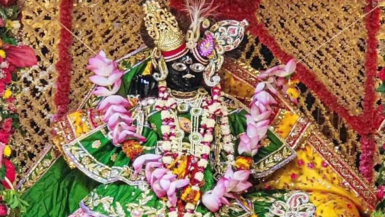 वृंदावन में ठाकुर बांकेबिहारी मंदिर में दर्शन का समय बदला Sarwadhik News