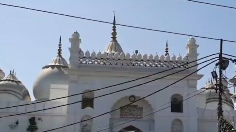हिंदू दुकानदार के मस्जिद जाने से लोगों में आक्रोश, शुद्धिकरण की मांग Sarwadhik News