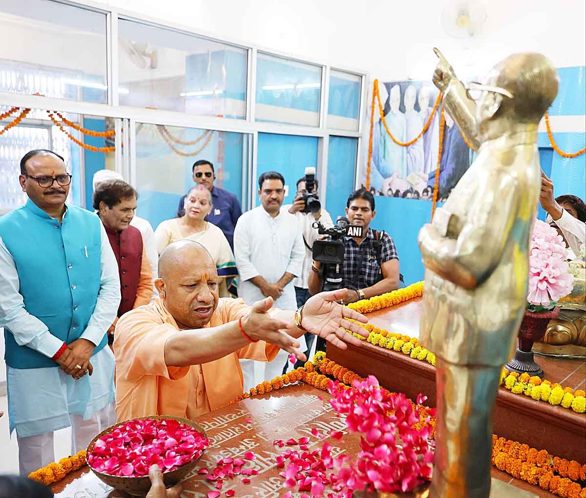 अंबेडकर जयंती पर बोले योगी डॉ. भीमराव अंबेडकर के नाम पर होगा जीरो पॉवर्टी कार्यक्रम cm yogi sarwadhik news (2) copy
