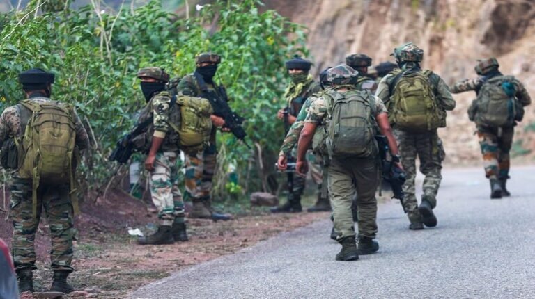 जम्मू-कश्मीर के पहलगाम में हुए आतंकवादी हमले में कई लोगों की मौत, कम से कम 20 घायल Sarwadhik News