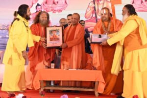 मुख्यमंत्री योगी आदित्यनाथ शनिवार को प्रयागराज माघ मेले में आयोजित जगद्गुरु रामानंदाचार्य जी के 726वें प्राकट्य महोत्सव में विपक्ष पर हमला sarwadhik news