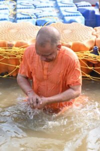 माघ मेले में मुख्यमंत्री योगी ने किया संगम स्नान, गंगा आरती और बड़े हनुमान जी के दर्शन sarwadhik news