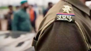 प्रयागराज में मेरठ के दो दरोगा गिरफ्तार