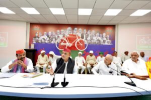 भाजपा का मूल चरित्र किसान विरोधी है : अखिलेश यादव